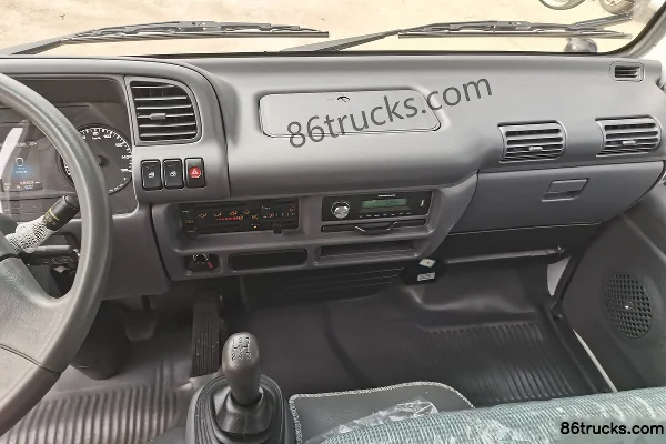 Qingling Lingka 2,5L diesel 131 ch 4X2(6 roues) Isuzu 5 vitesses 3,6 m cabine simple fourgon léger (3) | 86Trucks