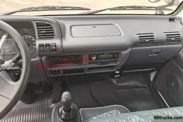 Qingling Lingka 2023 Model 122hp 4X2(6 wheels) 2.56m Double Row Van Light Truck Cab (3) | 86Trucks
