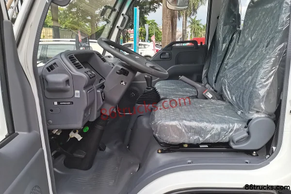 Qingling Lingka 2023 Model 122hp 4X2(6 wheels) 2.56m Double Row Van Light Truck Cab (1) | 86Trucks