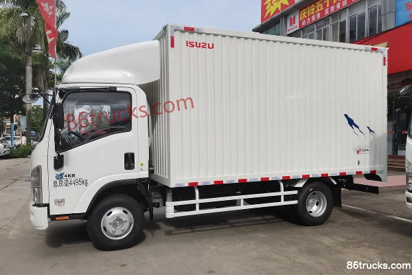 Isuzu Lingka Standard Load 2.5L Diesel 131hp 4X2(6 wheels) 5-Speed Medium Body 4.13m Single Row Van Light Truck Exterior (3) | 86Trucks