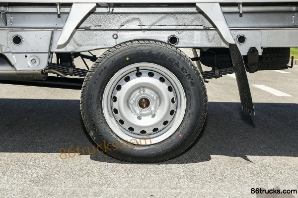 Jinbei T3 2025 Classic 1.5L Gasoline 102hp 4X2(6 wheels) Single Rear Wheel 3.1m Single Row Flatbed Mini Truck Chassis (2) | 86Trucks