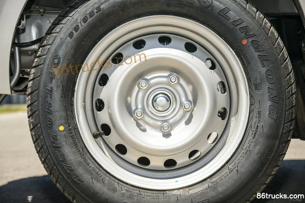 Jinbei T3 2025 Classic 1.5L Gasoline 102hp 4X2(6 wheels) Single Rear Wheel 3.1m Single Row Flatbed Mini Truck Chassis (1) | 86Trucks