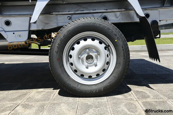 Jinbei T30 2021 Comfort 1.5L 102 hp 4X2(6 wheels) Gasoline 2.92m Single Row Stake Micro Truck (China VI) Chassis (3) | 86Trucks