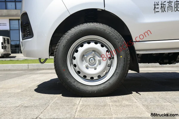 Jinbei T30 2021 Comfort 1.5L 102 hp 4X2(6 wheels) Gasoline 2.92m Single Row Stake Micro Truck (China VI) Chassis (1) | 86Trucks