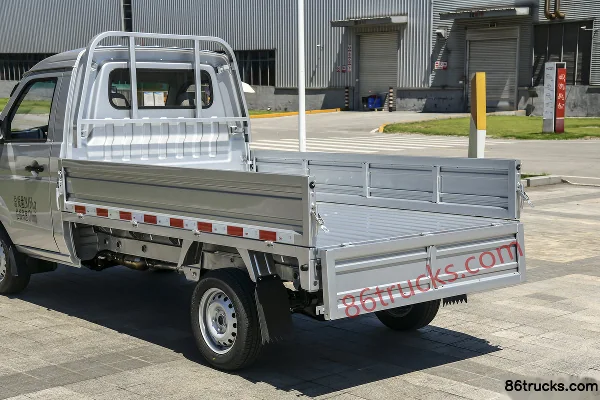 Jinbei T30 2021 Comfort 1.5L 102 hp 4X2(6 wheels) Gasoline 2.92m Single Row Stake Micro Truck (China VI) Body (1) | 86Trucks