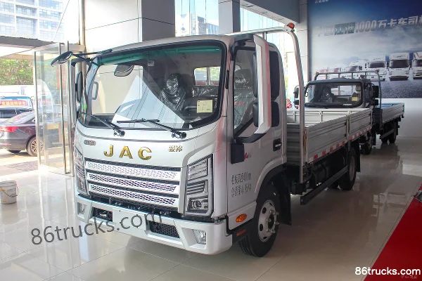 JAC Junling A6 2.5L Diesel 155hp 4X2(6 wheels) Xingrui 6-Speed 4.18m Single-row Flatbed Light Truck Exterior (3) | 86Trucks