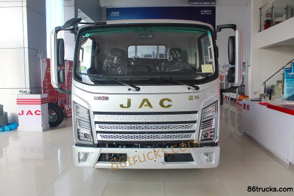 JAC Junling A6 2.5L Diesel 155hp 4X2(6 wheels) Xingrui 6-Speed 4.18m Single-row Flatbed Light Truck Exterior (2) | 86Trucks