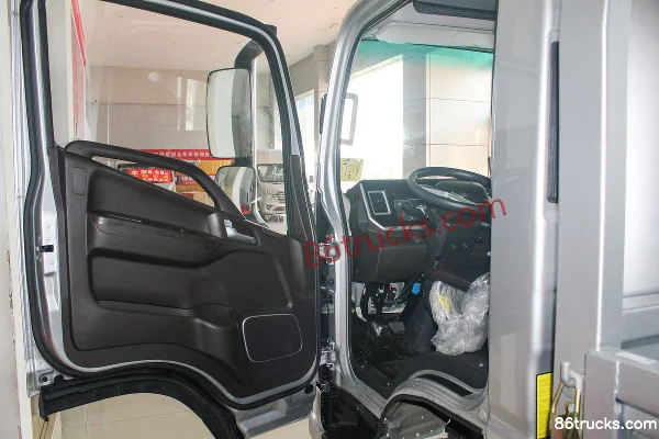 JAC Junling A6 2.5L Diesel 155hp 4X2(6 wheels) Xingrui 6-Speed 4.18m Single-row Flatbed Light Truck Cab (1) | 86Trucks