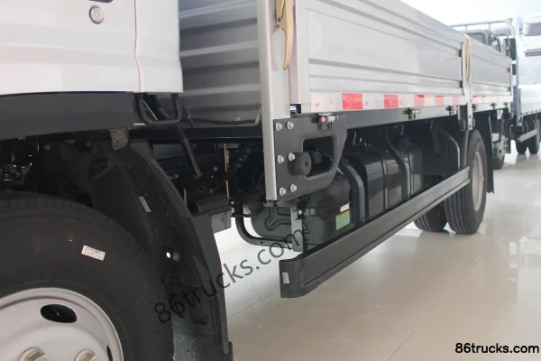 JAC Junling A6 2.5L Diesel 155hp 4X2(6 wheels) Xingrui 6-Speed 4.18m Single-row Flatbed Light Truck Chassis (2) | 86Trucks