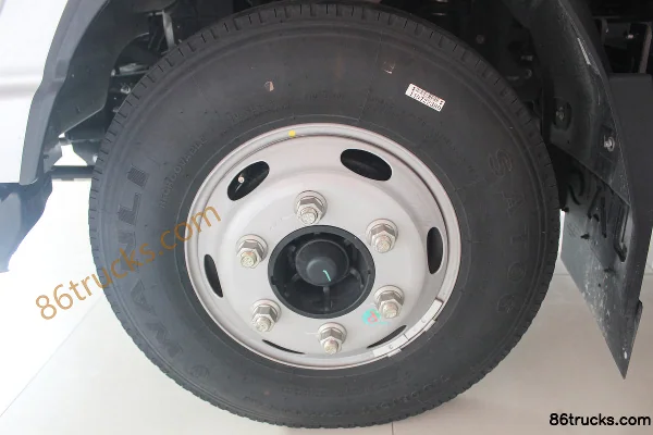 JAC Junling A6 2.5L Diesel 155hp 4X2(6 wheels) Xingrui 6-Speed 4.18m Single-row Flatbed Light Truck Chassis (1) | 86Trucks