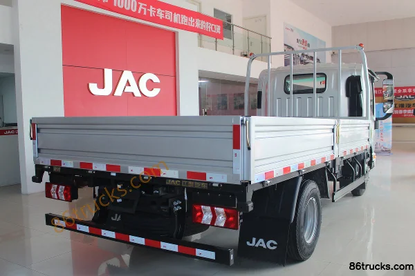JAC Junling A6 2.5L Diesel 155hp 4X2(6 wheels) Xingrui 6-Speed 4.18m Single-row Flatbed Light Truck Body (3) | 86Trucks