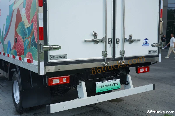 Yutong T6 4X2(6 wheels) 4.08m single-row pure electric refrigerated truck Shenlan 128kWh Body (2) | 86Trucks