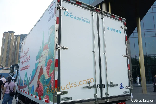 Yutong T6 4X2(6 wheels) 4.08m single-row pure electric refrigerated truck Shenlan 128kWh Body (1) | 86Trucks