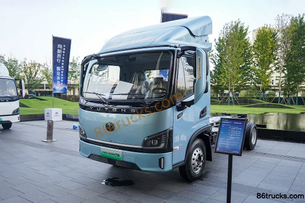 Yutong T6 Air Brake 4.2m Single Row Pure Electric Flatbed Light Truck Shenlan 155.332kWh 4X2(6 wheels) Exterior (3) | 86Trucks
