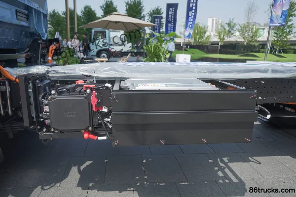 Yutong T6 Air Brake 4.2m Single Row Pure Electric Flatbed Light Truck Shenlan 155.332kWh 4X2(6 wheels) Chassis (3) | 86Trucks
