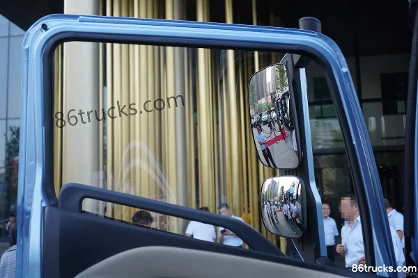 Yutong T6 High Roof 4.2m Single Row Electric Box Light Truck Shenlan 155.332kWh 4X2(6 wheels) Cab (3) | 86Trucks