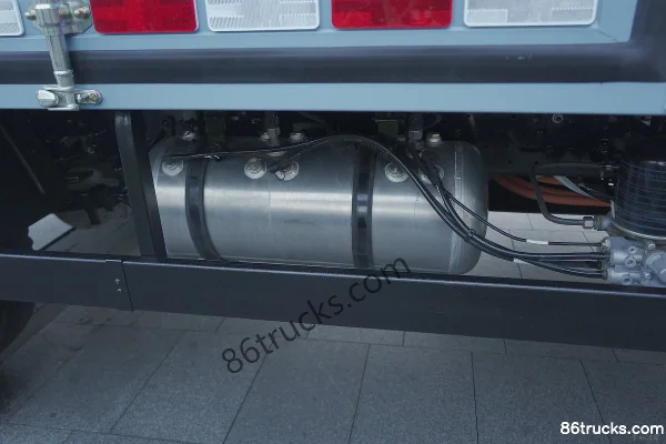 Yutong T6 High Roof 4.2m Single Row Electric Box Light Truck Shenlan 155.332kWh 4X2(6 wheels) Chassis (3) | 86Trucks