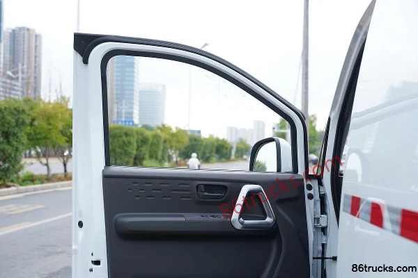 Dongfeng Ruilida V5 modèle 2025 1,6 L essence 122 ch 2 places fourgon fermé Cabine (2) | 86Trucks
