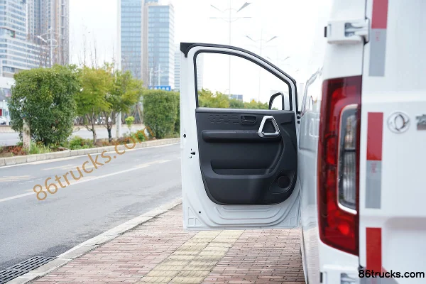 Dongfeng Ruilida V5 modèle 2025 1,6 L essence 122 ch 2 places fourgon fermé Cabine (1) | 86Trucks