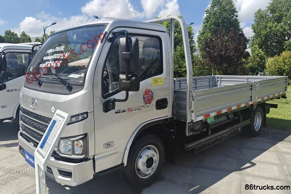 Yuejin Fuxing S100Q 2L CNG 122hp 4X2(6 wheels) Mengwo 5-Speed 4.2m Single-Row Flatbed Truck Exterior (3) | 86Trucks
