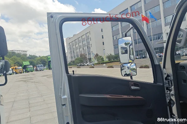 Yuejin Fuxing S100Q 2L CNG 122hp 4X2(6 wheels) Mengwo 5-Speed 4.2m Single-Row Flatbed Truck Cab (3) | 86Trucks