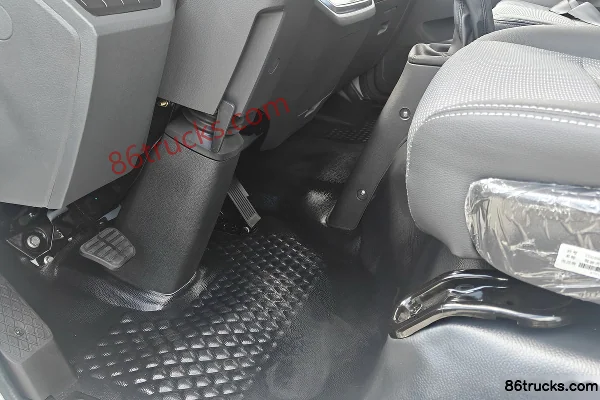 Yuejin Chaoyue H500 2.7L CNG 190hp 4X2(6 wheels) WLY 6-Speed Single Row Chassis Light Truck Cab (3) | 86Trucks