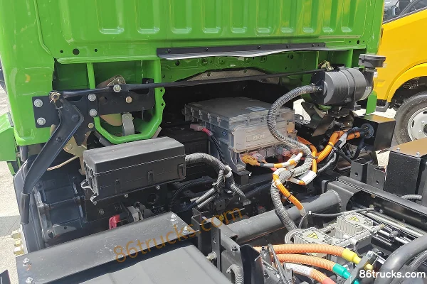 Yuejin Xiao Qilin ES2 4X2(6 roues) 3,2 m camion benne électrique pur CATL 89,12 kWh Châssis (3) | 86Trucks