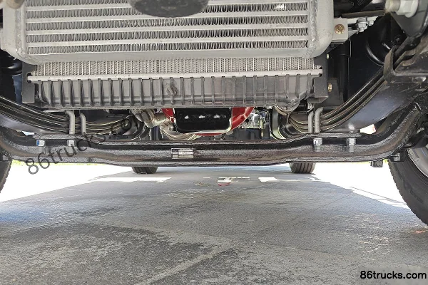 Yuejin Xiao Qilin 115hp 4X2(6 wheels) 2.2m Double Row Dump Truck Chassis (1) | 86Trucks