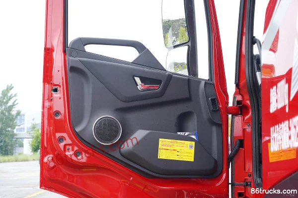 Dongfeng Tianlong KL 10.8L Diesel 490hp 4X2(6 wheels) Dongfeng 12-speed AMT Automatic Tractor Truck Cab (2) | 86Trucks