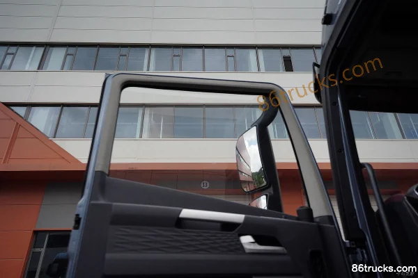 FAW Jiefang Qingdao Yingchi 7.8L Diesel 320hp 4X2(6 wheels) Fast Gear 10-speed 6.75m Side-gate Cargo Truck Cab (2) | 86Trucks