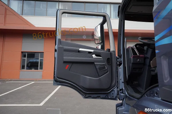 FAW Jiefang Qingdao Yingchi 7.8L Diesel 320hp 4X2(6 wheels) Fast Gear 10-speed 6.75m Side-gate Cargo Truck Cab (1) | 86Trucks