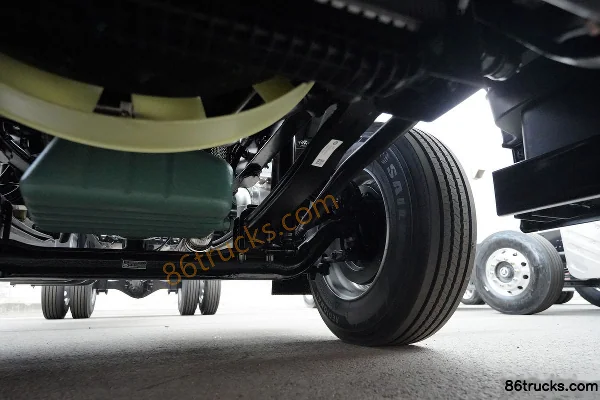 FAW Jiefang Qingdao Yingchi 7.8L Diesel 320hp 4X2(6 wheels) Fast Gear 10-speed 6.75m Side-gate Cargo Truck Chassis (3) | 86Trucks