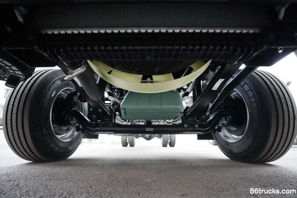 FAW Jiefang Qingdao Yingchi 7.8L Diesel 320hp 4X2(6 wheels) Fast Gear 10-speed 6.75m Side-gate Cargo Truck Chassis (1) | 86Trucks