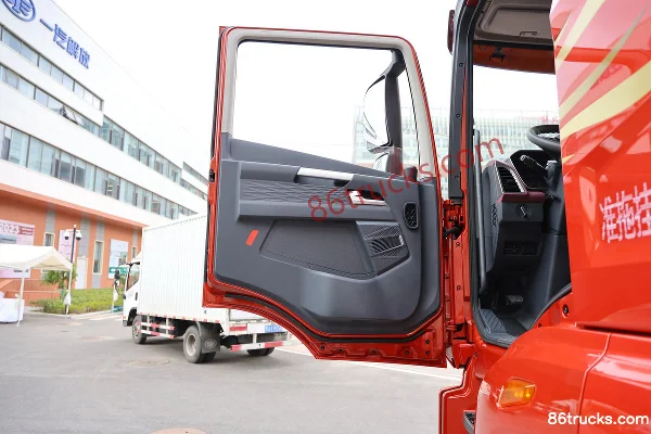 FAW Jiefang Yingchi 11.1L Diesel 490hp 6X4(10 wheels) FAW Jiefang 12-Speed Tractor Truck Cab (1) | 86Trucks