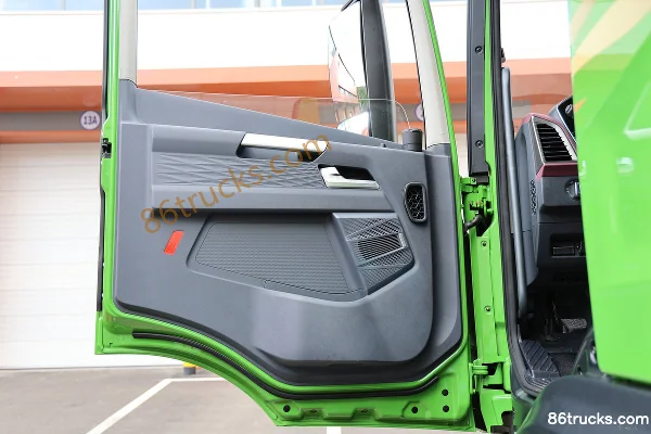 FAW Jiefang Yingchi 7.8L Diesel 350hp 8X4(12 wheels) FAW Jiefang 10-speed 5.8m Dump Truck Cab (2) | 86Trucks