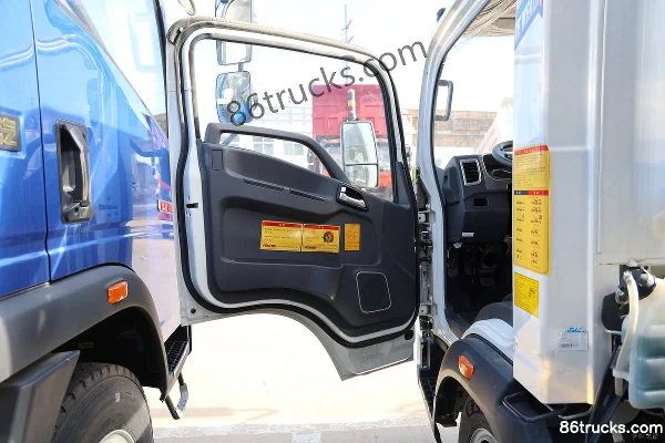 Sinotruk HOWO Hanjiang M 140 ch 4X2(6 roues) camion benne à ordures (marque Tianxiang) Cabine (1) | 86Trucks