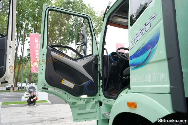FAW Jiefang J6P 6X4(10 wheels) Electric Tractor Truck CATL 400kWh Cab (1) | 86Trucks