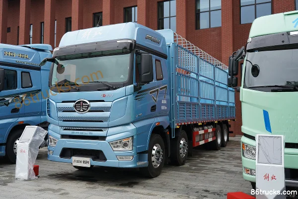 FAW Jiefang J7 Heavy Truck Classic Edition 460 hp 8X4(12 wheels) 9.4m Grain Silo Cargo Truck Exterior (3) | 86Trucks