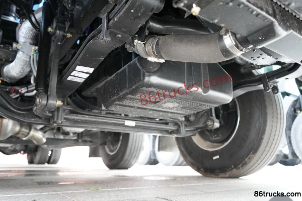 FAW Jiefang J7 Heavy Truck Classic Edition 460 hp 8X4(12 wheels) 9.4m Grain Silo Cargo Truck Chassis (1) | 86Trucks