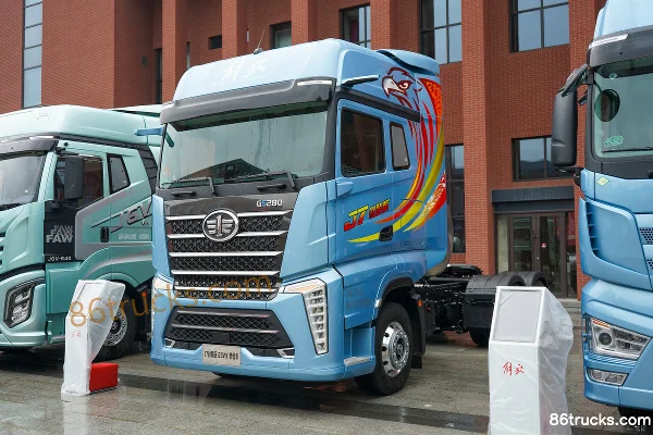 FAW Jiefang J7 Chuangling Edition 15L LNG 640 hp 6X4(10 wheels) FAW Jiefang 12-speed AMT Automatic Tractor Truck Exterior (3) | 86Trucks