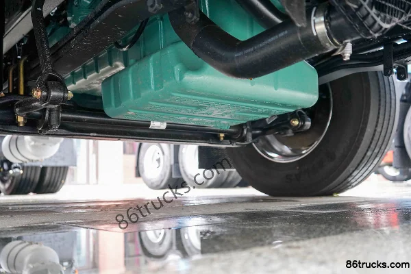 FAW Jiefang J7 Chuangling Edition 15L LNG 640 hp 6X4(10 wheels) FAW Jiefang 12-speed AMT Automatic Tractor Truck Chassis (1) | 86Trucks