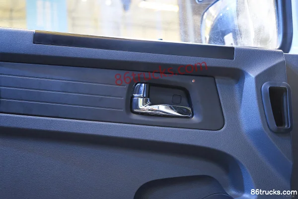 Yutong C331 4X2(6 wheels) 9.8m Pure Electric Cargo Van Shenlan 331kWh Cab (3) | 86Trucks