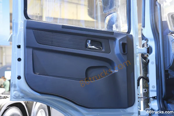 Yutong C331 4X2(6 wheels) 9.8m Pure Electric Cargo Van Shenlan 331kWh Cab (2) | 86Trucks