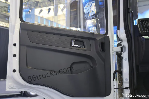 Yutong C331 4X2(6 roues) 7,8 m camion frigorifique électrique pur Shenlan 331 kWh Cabine (2) | 86Trucks