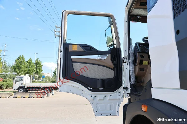 Sinotruk HOWO TX 400 ch 8X4(12 roues) dépanneuse (marque XCMG) Cabine (1) | 86Trucks