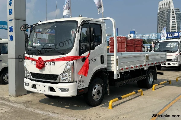 Foton 5 2.5L Diesel 150hp 4X2(6 wheels) WLY 5-Speed 4.18m Single-Row Stake Truck Exterior (3) | 86Trucks