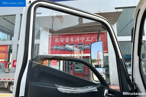 Foton 5 2.5L Diesel 150hp 4X2(6 wheels) WLY 5-Speed 4.18m Single-Row Stake Truck Cab (1) | 86Trucks