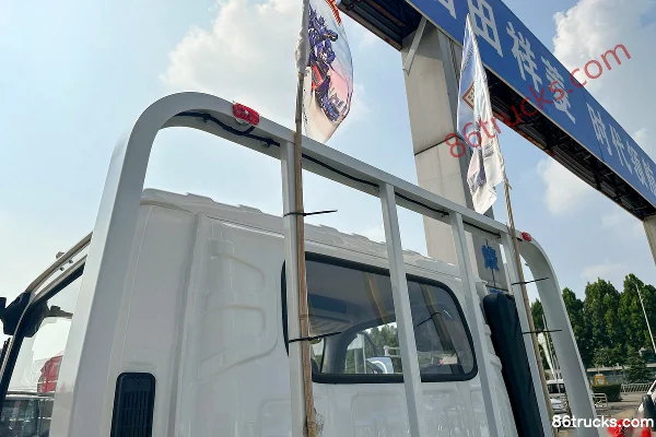 Foton 5 2.5L Diesel 150hp 4X2(6 wheels) WLY 5-Speed 4.18m Single-Row Stake Truck Body (1) | 86Trucks