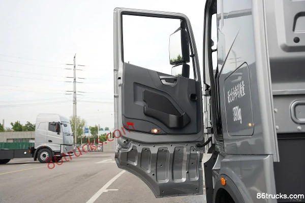 DeepWay Xingtu Standard Load Version 6X4(10 wheels) Electric Tractor Truck EVE 505kWh Cab (2) | 86Trucks