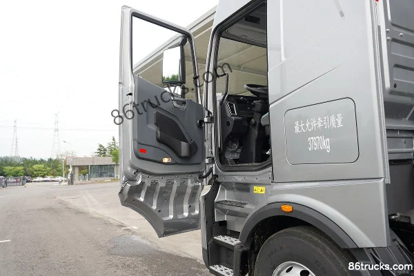 DeepWay Xingtu Standard Load Version 6X4(10 wheels) Electric Tractor Truck EVE 505kWh Cab (1) | 86Trucks